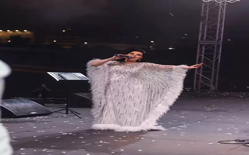 ديانا كرزون بإطلالة بيضاء كالفراشة بالحفل
