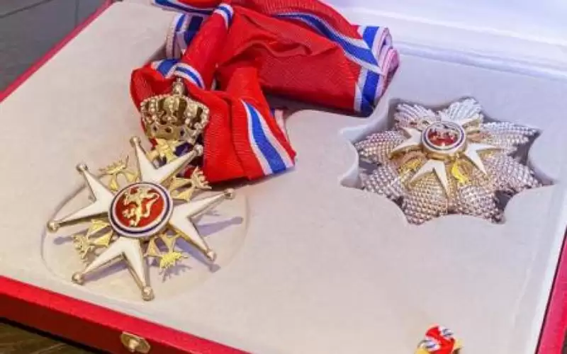 الأمير النقيب .. ترفع مرتين ويحمل