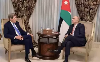 الخصاونة يلتقي جون كيري برئاسة الوزراء