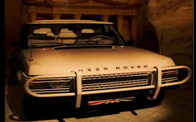 رينج روفر تنقل ولي العهد وعروسه