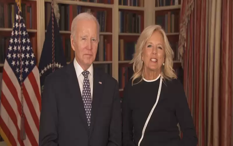 الرئيس الأميركي وزوجته يهنئان بمناسبة زفاف