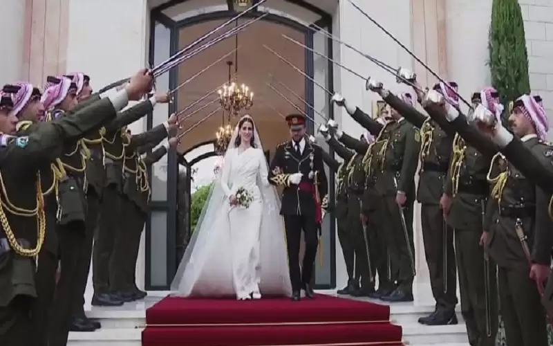 ماذا تعرف عن قوس السيوف الذي