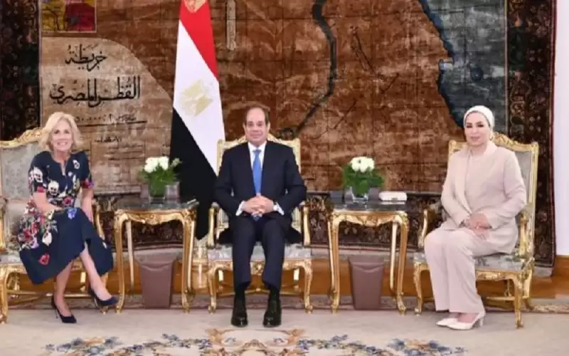 السيسي وقرينته يستقبلان السيدة الأولى الأميركية