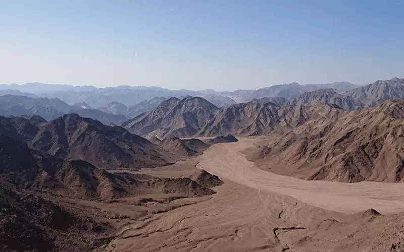 الطيران الإسرائيلي يقصف مواقعا في سيناء