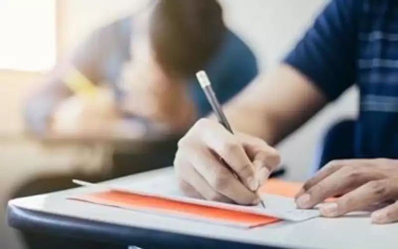 طلبة التوجيهي ينهون الامتحان التجريبي اليوم