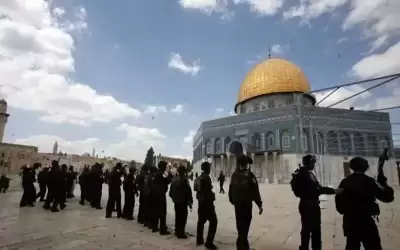 مستوطنون متطرفون يقتحمون باحات الأقـصى