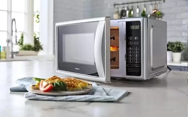 أطعمة لا ينبغي تسخينها في الميكروويف