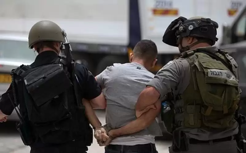 الاحتلال يعتقل 15 فلسطينيا من المغير