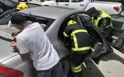 تحطم زجاج مركبة بسبب المعطر بالكرك