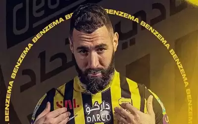 بنزيما يوقع رسميا لاتحاد جدة