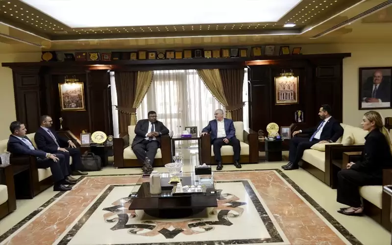 عمان الاهلية تتسلم شهادة (خمس نجوم)