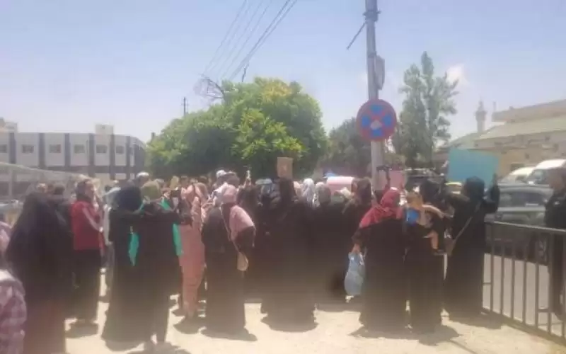 اعتصام امام النواب للمطالبة باصدار عفو