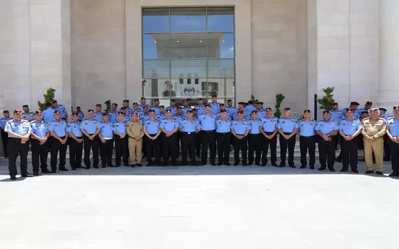 مدير الأمن العام يقلد الرتب الجديدة