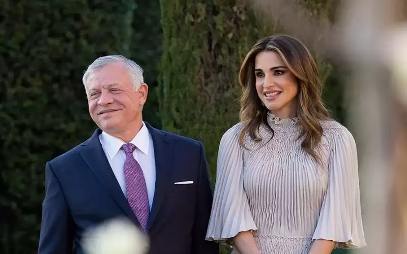 الملكة للملك: كل يوم يمر يقربنا