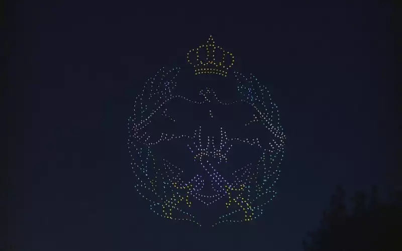 1220 طائرة مسيرة تضيء سماء عمان