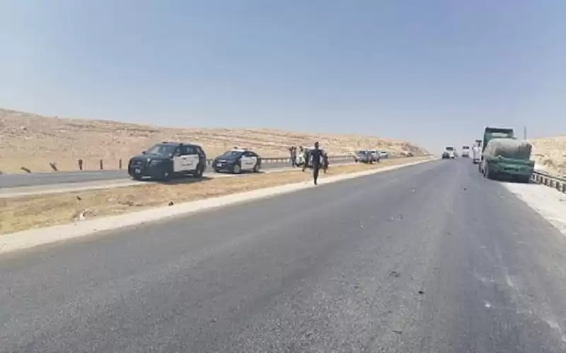 7 إصابات بتصادم مركبتين على طريق