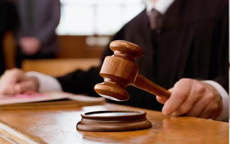 قتل قريبته بـ 9 رصاصات.. وضع