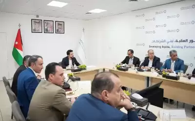ولي العهد يطلع على سير العمل