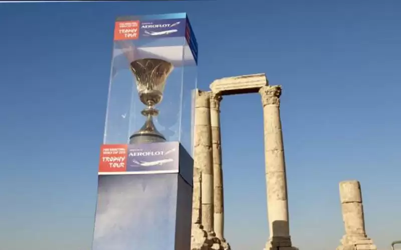 مجسم كأس العالم لكرة السلة يجول