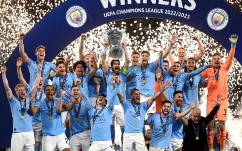 نجم مانشستر سيتي يخطف جائزة أفضل