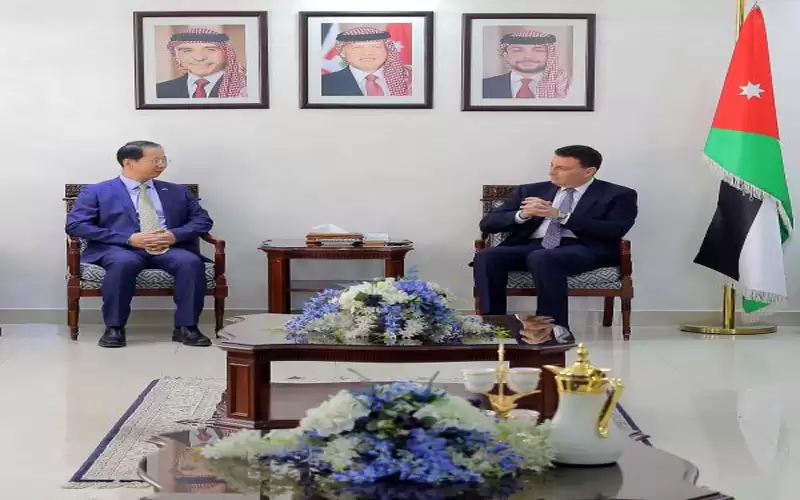 الصفدي يلتقي سفيري الصين وإيرلندا