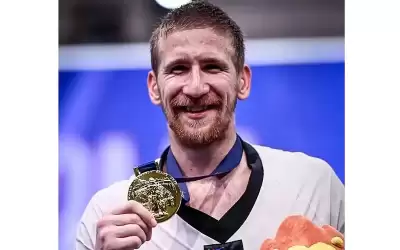الشرباتي لاعب منتخب عمان الأهلية للتايكواندو