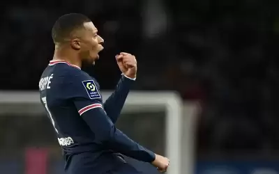 باريس ينظر في عروض بيع مبابي..