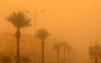 طائرة تعود إلى عمان بسبب الغبار