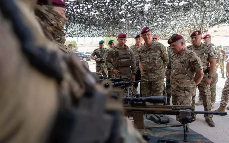 الملك وملك بلجيكا يتابعان تمرينا عسكريا