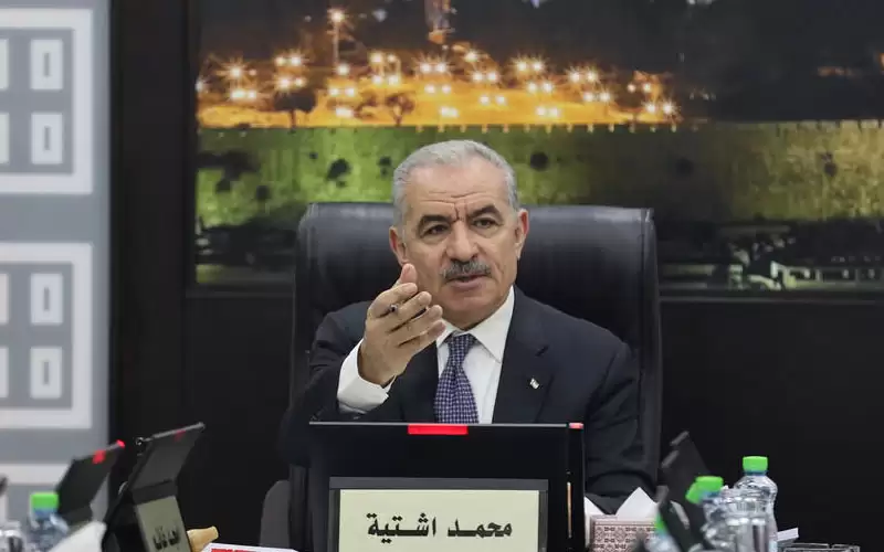 اشتيه يتهم إسرائيل بإعادة احتلال الضفة