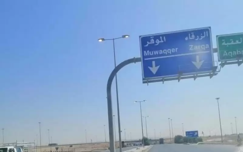تركيب جسر مشاة على طريق الموقر