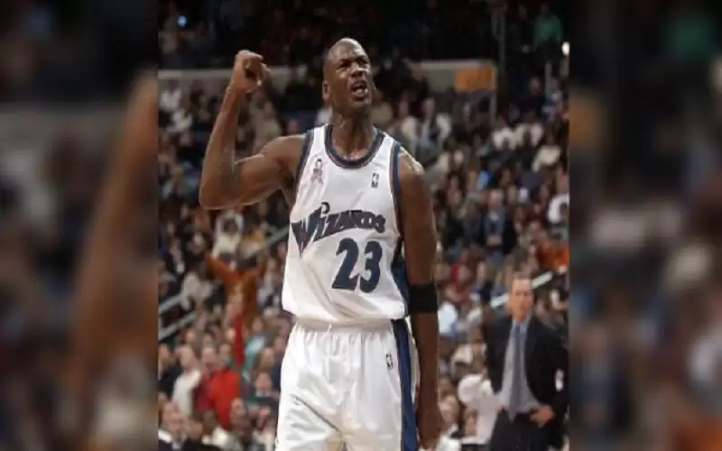 مايكل جوردان سيبيع حصته في تشارلوت