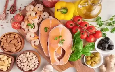 المكسرات وسمك التونة .. أطعمة تحتوي