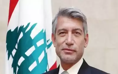 وزير لبناني يهدد بقطع الكهرباء عن