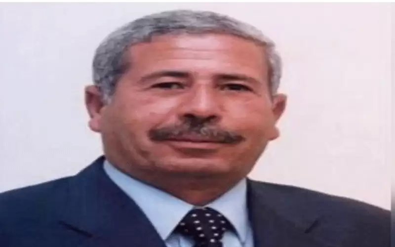 شاعر خارج الحفل