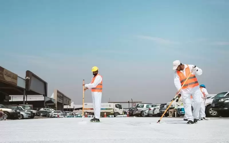 السعودية تجرب تقنية جديدة لتبريد الطرق