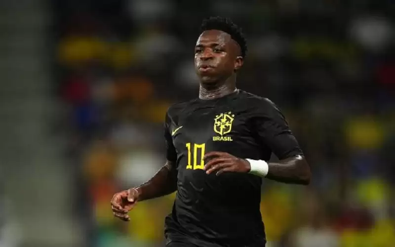 فينيسيوس يشتكي من تعرض مستشاره لإساءة