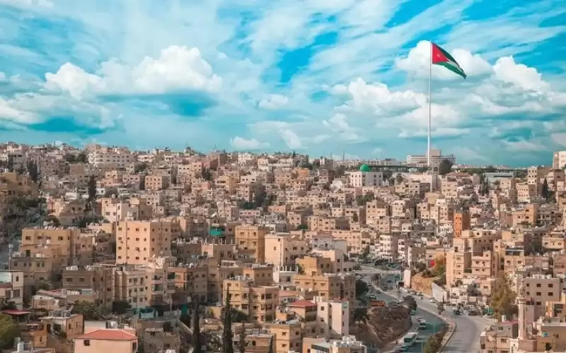 أجواء معتدلة وتحذير من الضباب صباحا