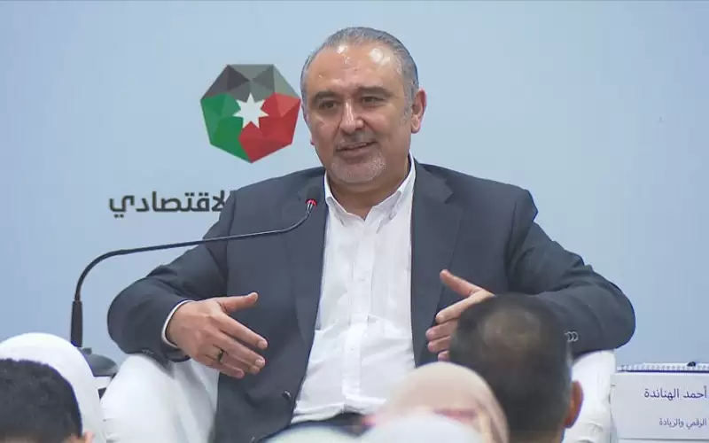 الحكومة: القطاع العام يولد سنويا نحو