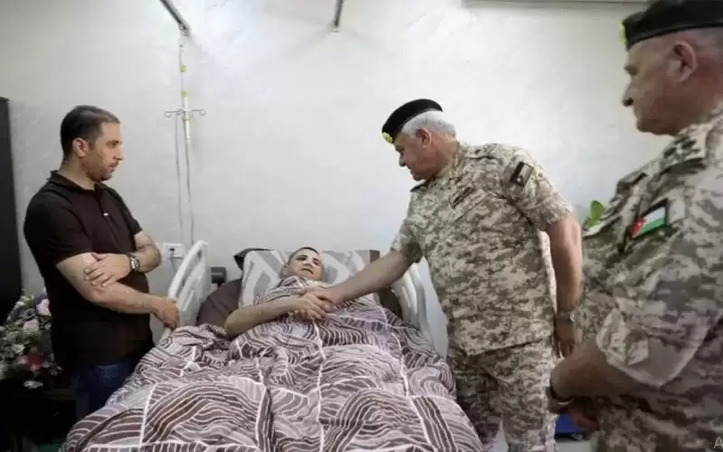 الحنيطي يقدم واجب العزاء لذوي الشهيد