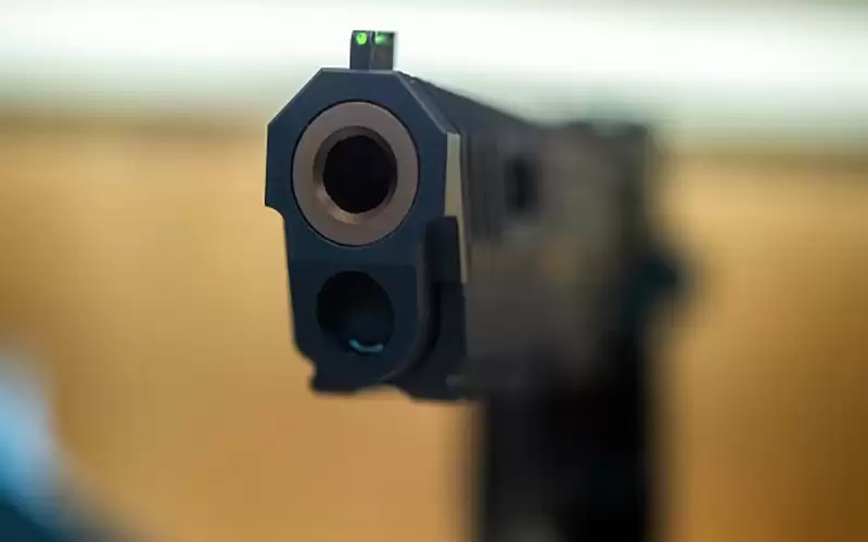 طفل عمره 7 سبع سنوات يطلق