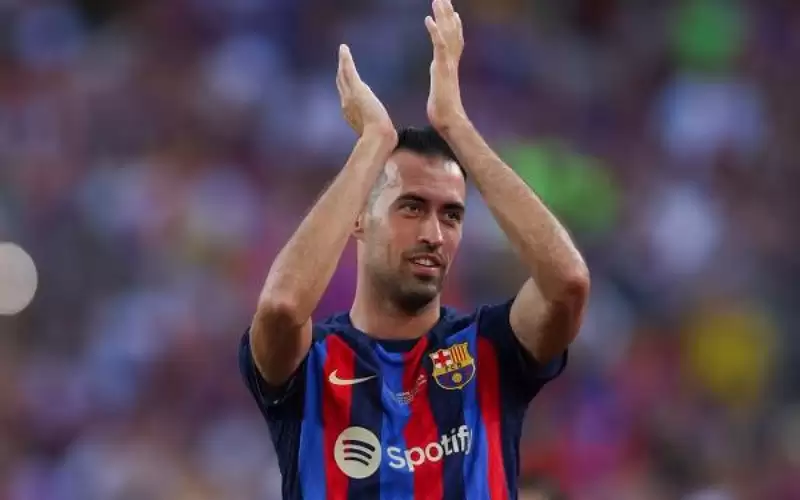 بوسكيتس يلحق بميسي ويرفض الدوري السعودي