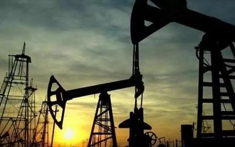 النفط يتجه لتسجيل انخفاض أسبوعي 3