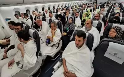 بسبب تأخر الحجوزات .. حجاج عالقون