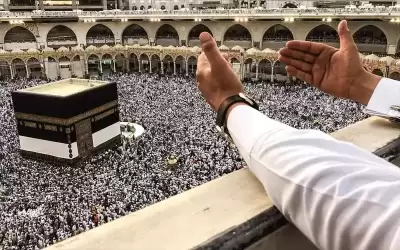 مئات آلاف الحجاج يؤدون طواف القدوم