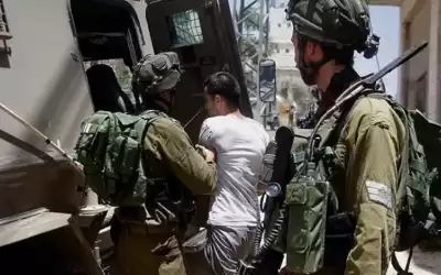 إعتقال وإصابة عشرات الفلسطينيين بالضفة والقدس