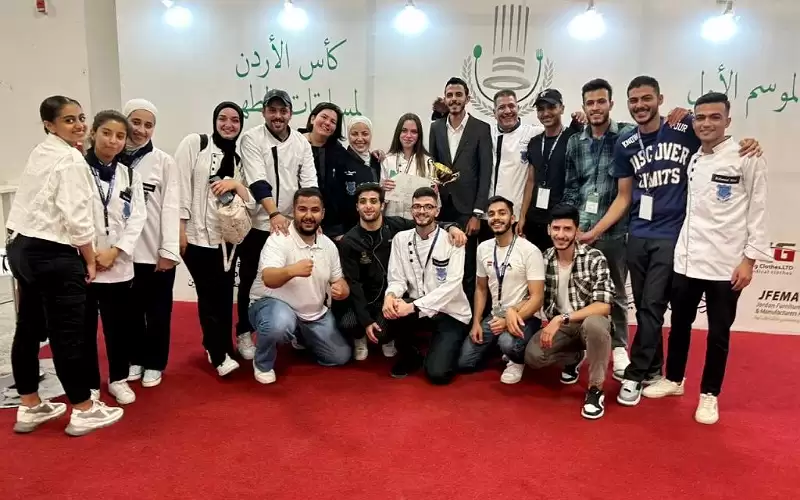 طالبات كلية فنون الطهي والضيافة في