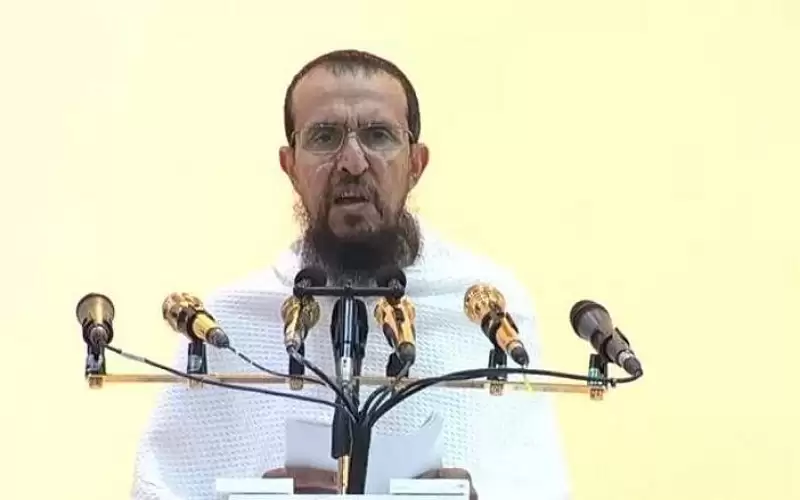 خطيب يوم عرفة يحذر من الحملات