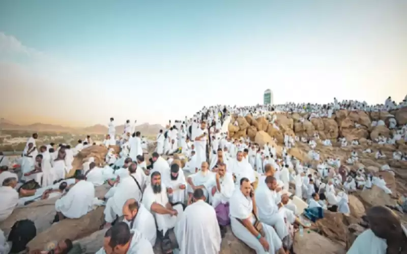 بدء نفرة الحجاج من مشعر عرفات