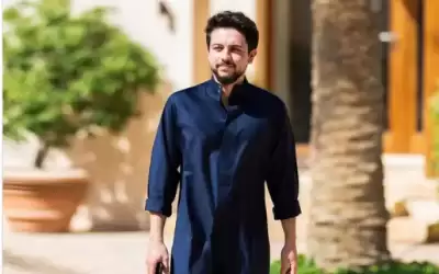 الملكة لولي العهد: العمر كله بسعادة